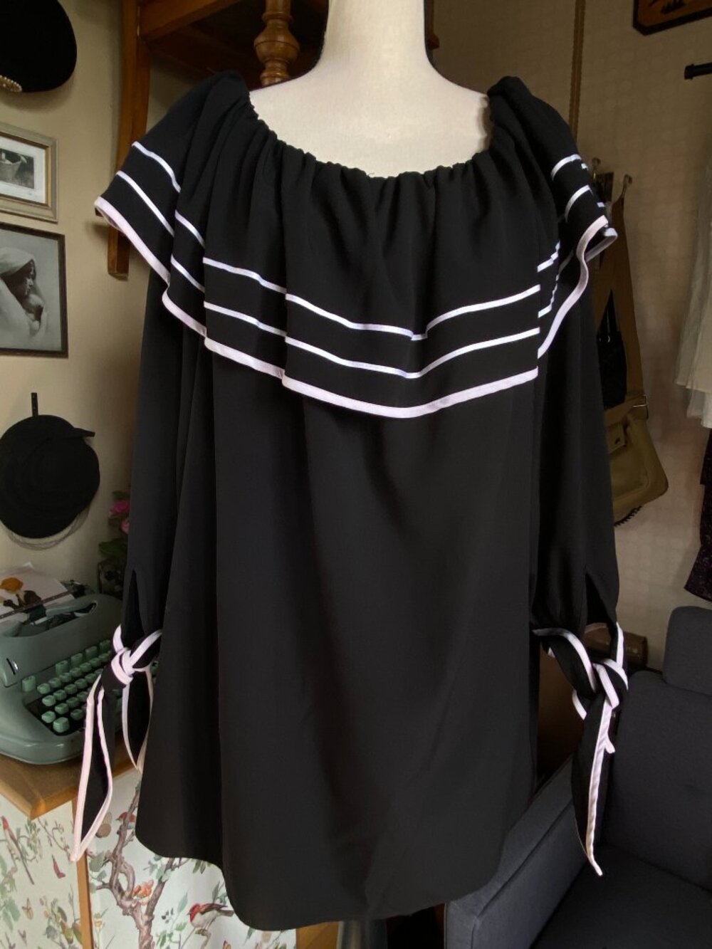 Modern Nygård Statement Blouse with Dramatic Tiered Capelet Ruffle Trim 2X